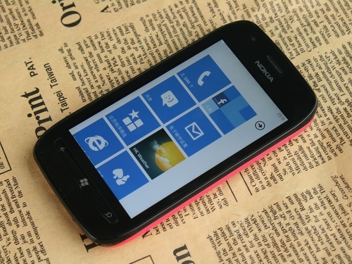 诺基亚 710 粉色 外观图 