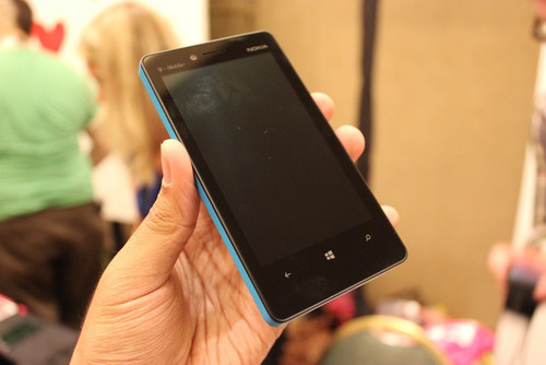 4.3寸S4双核WP8强机 Lumia 810真机体验 