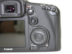 快连拍、高像素 佳能中端旗舰7D套机报价 