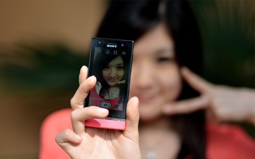 炫彩玲珑智能机 索尼ST25i售价仅1020元 