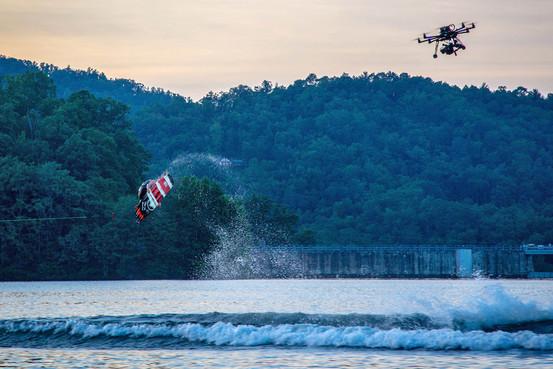 ,Amazon,美无人机差点和客机相撞将面临严厉监管 普通大众或因此反感无人机