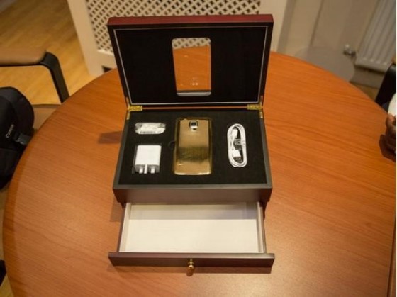 ,Apple,Samsung,智能互联网,平板电脑,上市交易,贫富差距：惠普订单减少 富士康员工无法加班而罢工，24K土豪黄金版iPhone6出炉