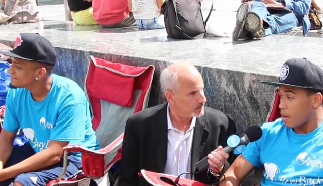 ,Apple,提前排队买iPhone6的不是苹果果粉？