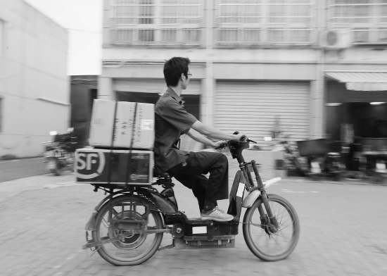 ,媒体人,店主,电子商务,揭快递业现状 顺丰与四通一达掀起巨头降价潮