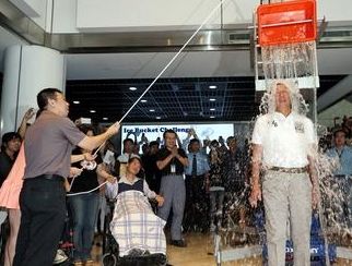 ,雷军,冰桶挑战来袭,企业家明星齐上阵