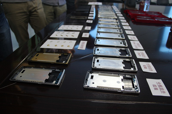 ,设计师,Apple,全息互联网,揭秘Takee钛客全息手机生产线：量产良品率低