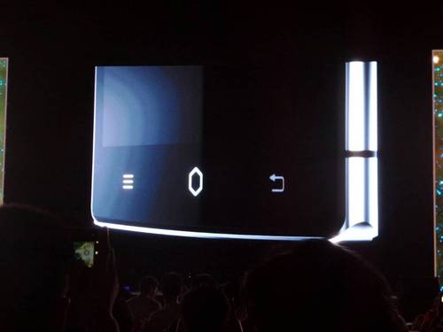 ,takee全息手机发布会：亿思达CEO刘美鸿揭晓Takee1真面目