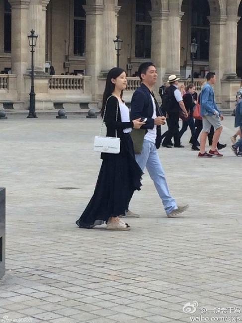 ,刘强东,刘强东保驾护航 奶茶妹妹进军娱乐圈出演左耳