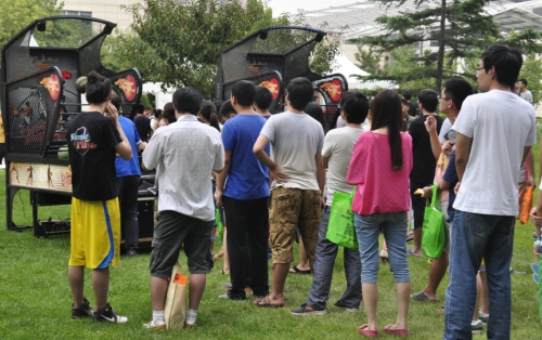 ,李彦宏,管理层,百度,Apple,百度万人娱乐Party 李彦宏携高管齐跳小苹果