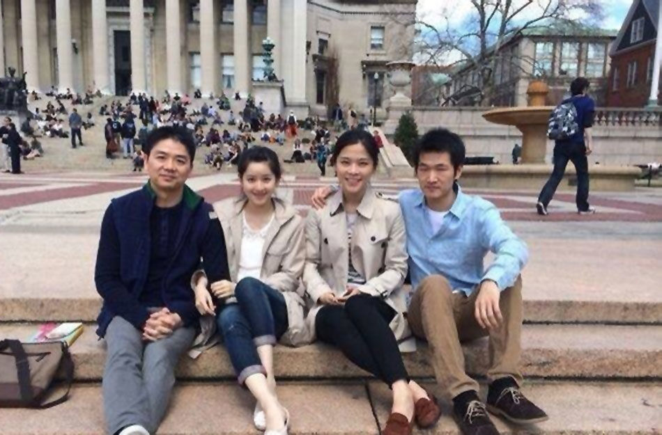 ,媒体人,刘强东,传奶茶妹章泽天倒追刘强东 东哥或已有8岁儿子 最新甜蜜照曝光