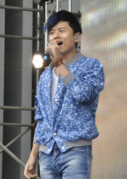 ,李彦宏,管理层,百度,Apple,百度万人娱乐Party 李彦宏携高管齐跳小苹果