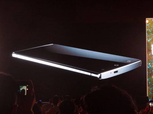 ,takee全息手机发布会：亿思达CEO刘美鸿揭晓Takee1真面目