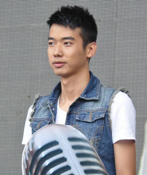 ,李彦宏,管理层,百度,Apple,百度万人娱乐Party 李彦宏携高管齐跳小苹果