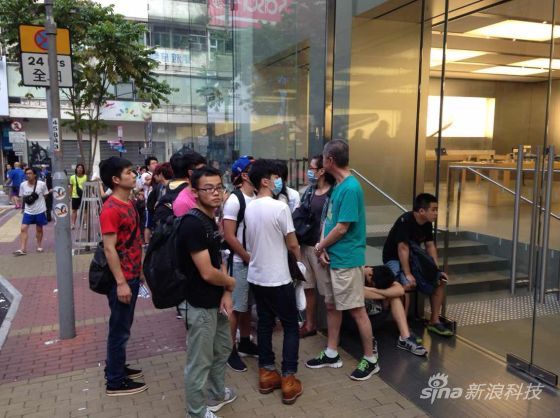 ,新浪,Apple,上市交易,港版iPhone6出货:用户前往Apple Retail Store自提全程