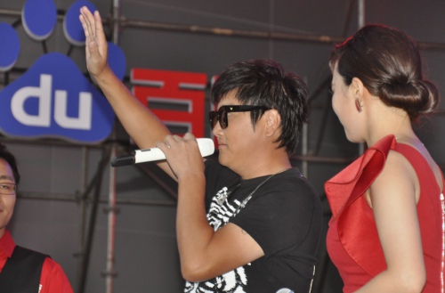 ,李彦宏,管理层,百度,Apple,百度万人娱乐Party 李彦宏携高管齐跳小苹果