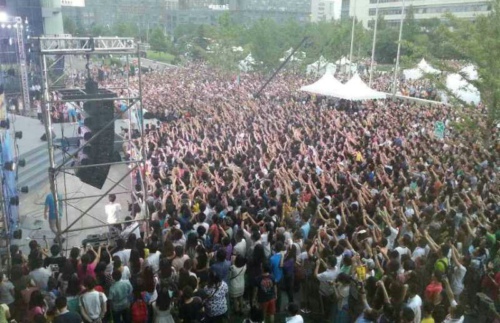 ,李彦宏,管理层,百度,Apple,百度万人娱乐Party 李彦宏携高管齐跳小苹果