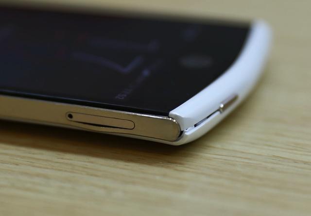 ,罗永浩王自如舌战焦点之一：锤子手机屏幕易碎？摔摔试试