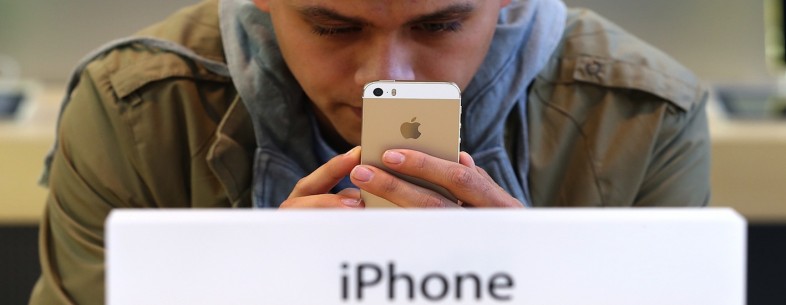 ,Apple,中国移动今天开始出售iPhone 手机,但补贴看起来一点也不吸引人