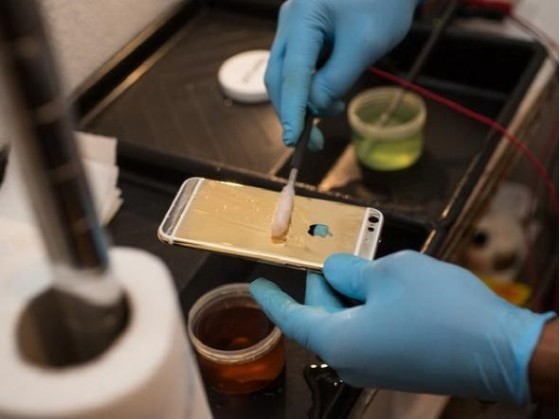 ,Apple,Samsung,智能互联网,平板电脑,上市交易,贫富差距：惠普订单减少 富士康员工无法加班而罢工，24K土豪黄金版iPhone6出炉