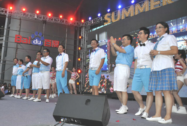 ,李彦宏,管理层,百度,Apple,百度万人娱乐Party 李彦宏携高管齐跳小苹果