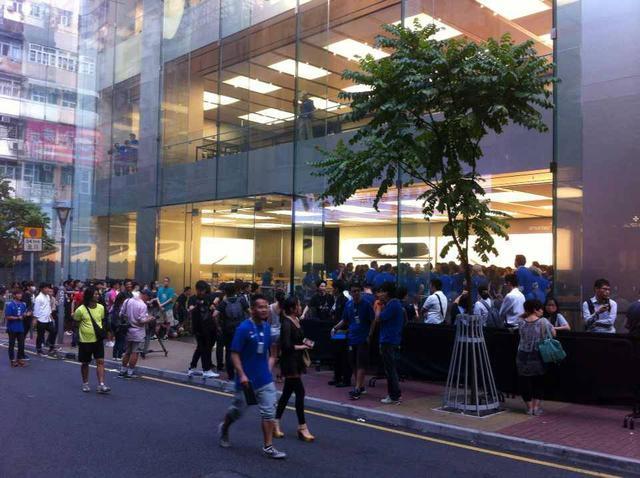 ,店长,腾讯,Apple,Samsung,并购重组,上市交易,苹果iPhone6香港上市首日：真机体验 黄牛狂欢