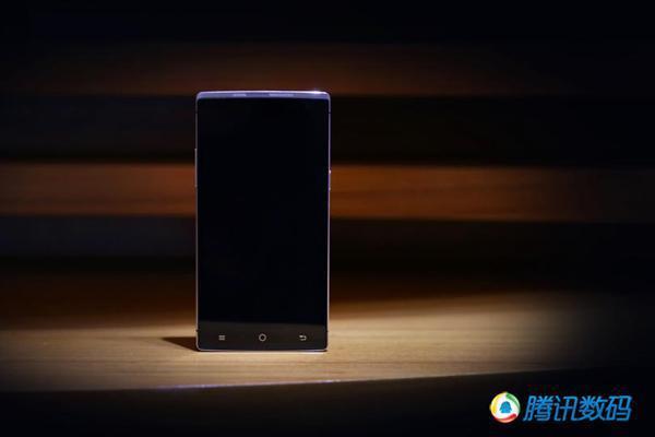 ,设计师,奇虎,Apple,全息互联网,智能手机,钛客手机Takee1:真全息还是伪全息 价格超4000缘何定位中高端