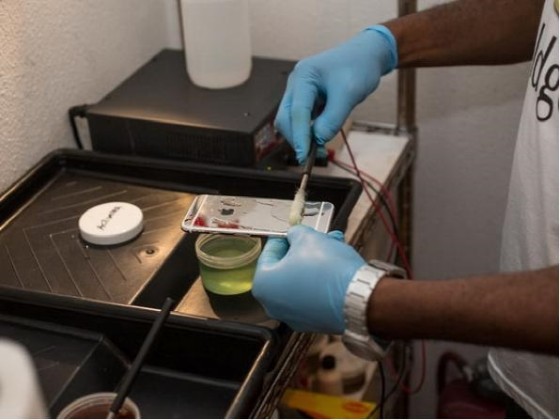 ,Apple,Samsung,智能互联网,平板电脑,上市交易,贫富差距：惠普订单减少 富士康员工无法加班而罢工，24K土豪黄金版iPhone6出炉