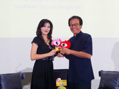 ,新浪,泰国前总理英拉力挺泰国互联网发展