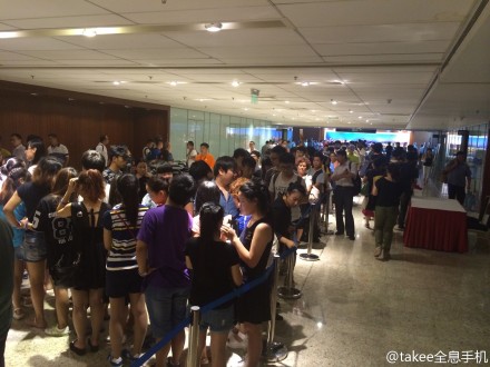 ,全息手机takee发布会现场直击