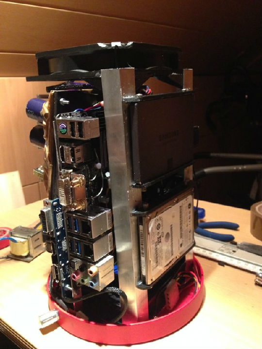 trash-pro-3-640x853.jpg ,Apple,网友用垃圾桶自制Mac Pro