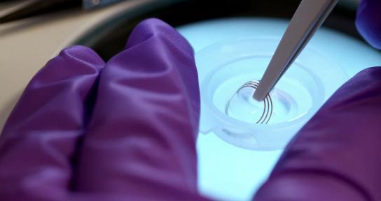 3.JPG ,Google,谷歌送温暖——可测血糖的隐形眼镜