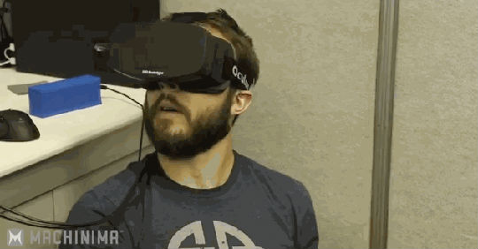 4.gif ,Google,智能手机,极客,趋势网盘点:5大科技巨头竞相研发头戴式产品 你的脑袋还受得了吗?