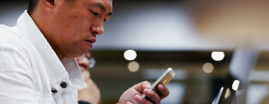 181281525-786x305.jpg ,智能手机,电子商务,腾讯,万事达卡调查:近60%的中国网购者通过智能手机购物