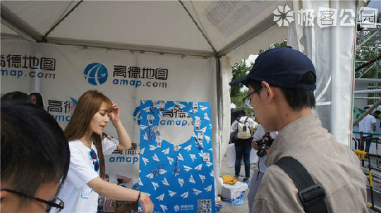 2.jpg ,极客,平板电脑,Google,互联网公司在草莓音乐节上尽展十八般武艺