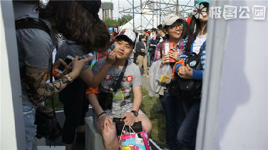 4.jpg ,极客,平板电脑,Google,互联网公司在草莓音乐节上尽展十八般武艺