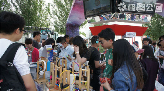 6.jpg ,极客,平板电脑,Google,互联网公司在草莓音乐节上尽展十八般武艺