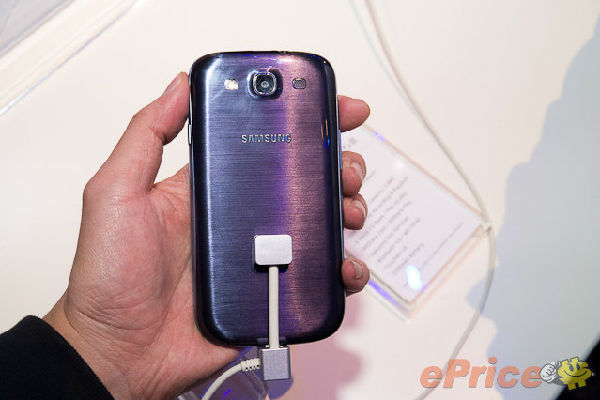 ,智能手机,三星手机为何坚持用塑料？