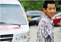 6.jpg ,互联网,28岁无臂小伙照样成微博达人 照样成公益先锋