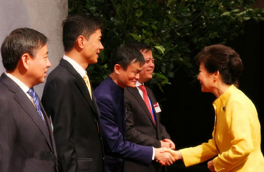 ,马云,李彦宏,智能手机,电子商务,百度,阿里巴巴,三巨头随访团：互联网经济时代在召唤