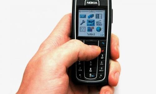 功能机.jpg ,移动平台,智能手机,操作系统,Microsoft,智能机大行其道,功能机是否命不久矣?