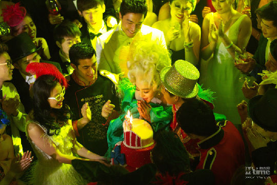 vine4.jpg ,Vive智能手环助你更好泡吧