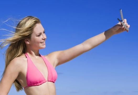 107886781.jpg ,社交网络,自媒体,Yahoo,Facebook,性感照反而让人吸引力降低?