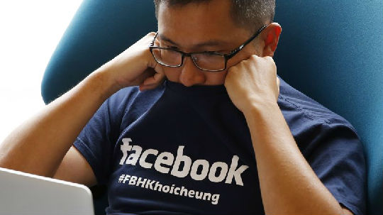 PHO46785000-1343-11e4-aa6d-aab94f1135ab-805x453.jpg ,智能手机,平板电脑,社交网络,并购重组,Facebook,Facebook还未结束向移动端的过渡