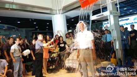 ,李彦宏,周鸿祎,雷军,古永锵,创业者,奇虎,小米,华为,徐小平,真格基金,创业投资,盘点中国互联网企业家的冰桶挑战秀：李彦宏周鸿祎雷军为公益湿身