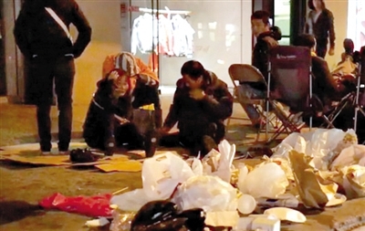 ,Apple,上市交易,iPhone 6中国式商机：工人、黄牛及果粉都很累