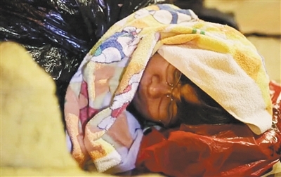 ,Apple,上市交易,iPhone 6中国式商机：工人、黄牛及果粉都很累