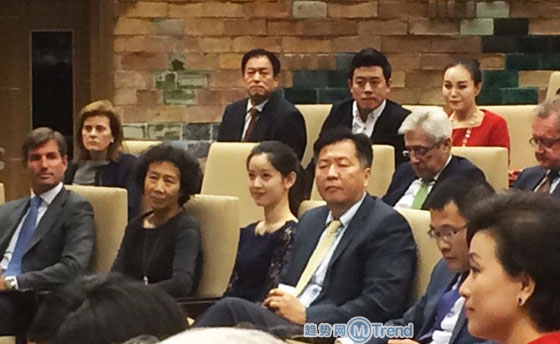 ,刘强东,京东,奶茶妹妹章泽天陪京东商城CEO刘强东赴西班牙领奖