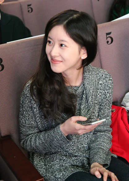 ,刘强东,京东,奶茶妹妹活动玩iPhone6 与京东商城刘强东恋情遭调侃爆笑出丑