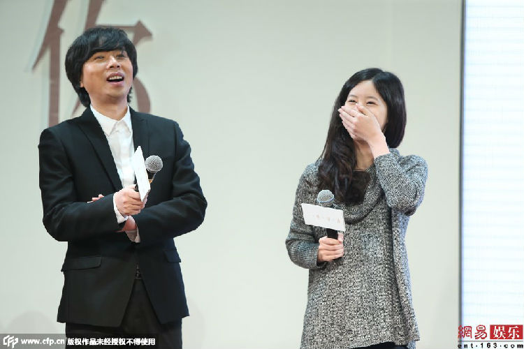 ,刘强东,京东,奶茶妹妹活动玩iPhone6 与京东商城刘强东恋情遭调侃爆笑出丑