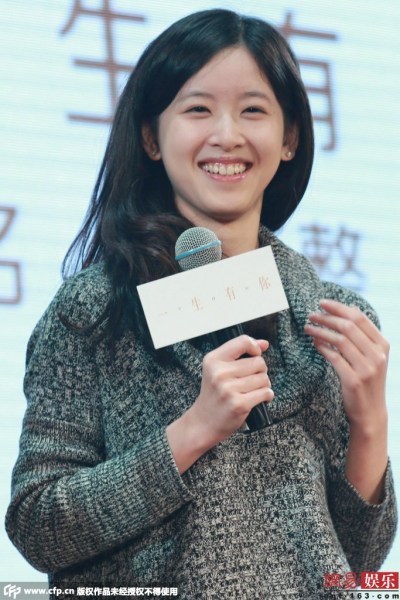 ,刘强东,京东,奶茶妹妹活动玩iPhone6 与京东商城刘强东恋情遭调侃爆笑出丑